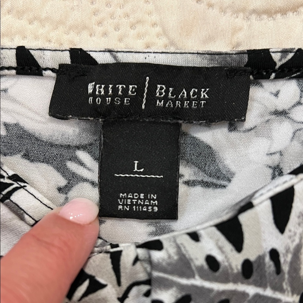 White House Black Market Black & White Floral Tank Top | Tropical Print | Size L - Picture 2 of 8